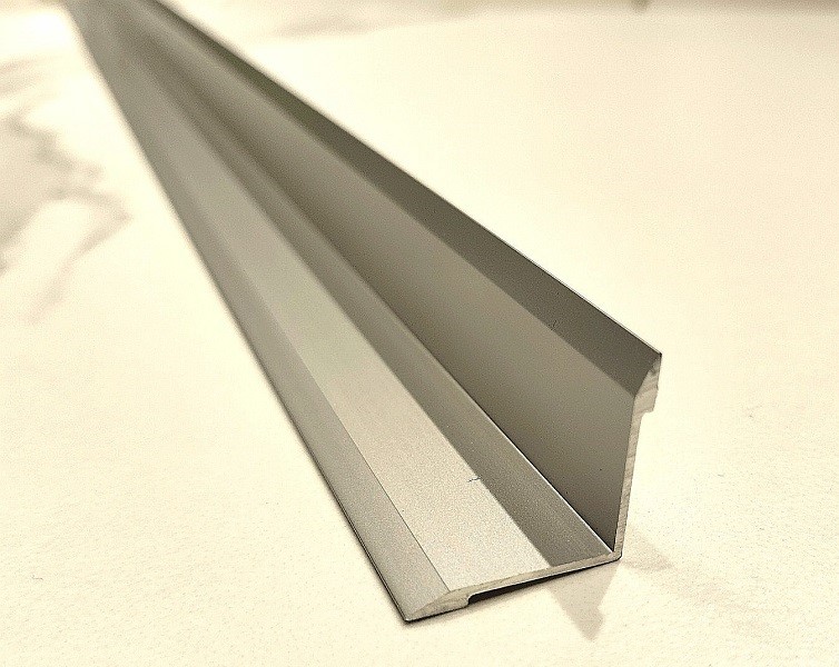 Накладная планка алюминиевая для внутреннего угла